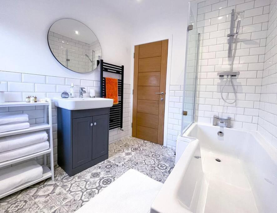 Juliet Beautiful 1 Bedroom, Central, Modern Space. Дарлингтън Екстериор снимка